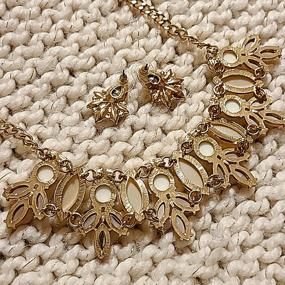 Charming Charlie - necklace earring set - Picture 4 of 4